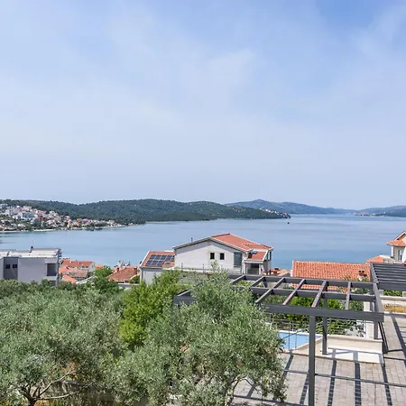 Danoa Ciovo Τρογκίρ