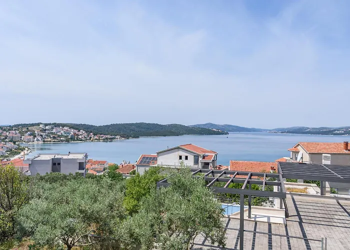 Danoa Ciovo Τρογκίρ